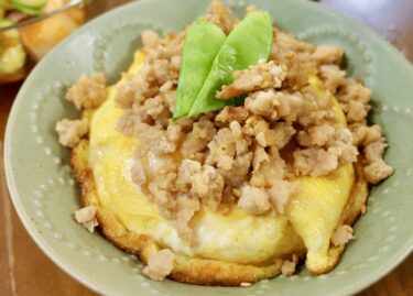 鶏そぼろ卵丼