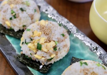 豚ひき肉のそぼろおにぎり