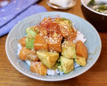 サーモンポキ丼